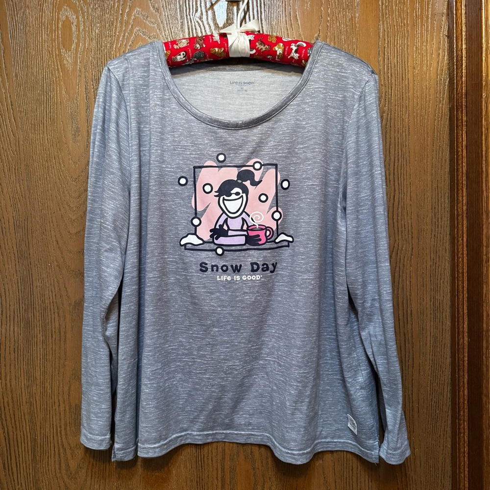 Life Is Good XL sleep top-Snow Day Winter Graphic 
EUC PRE-owned
